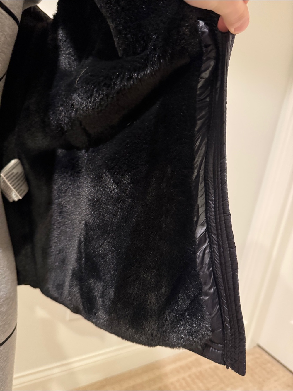 Michael Kors Black Quilted Vest with Faux-Fur Collar - Picture 3 of 3